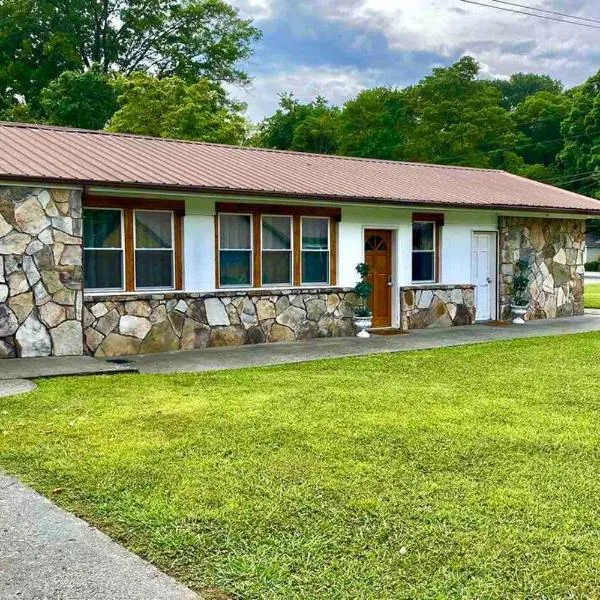 small rental for couple getaway, hotel v destinaci Dalton