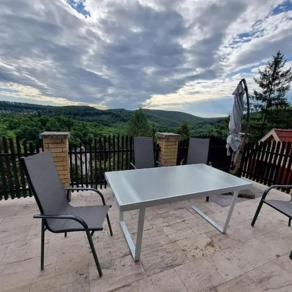 Panoramahaus auf dem Gipfel des Bükk, hotel v destinaci Bükkszentkereszt