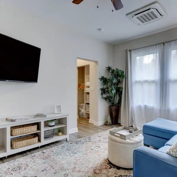 Spring Bungalow - A cozy getaway in downtown Hot Springs!, hotel v destinaci Hot Springs