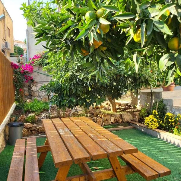 Maria's GuestHouse - Uphill View of Nazareth F, hotel di Nazareth