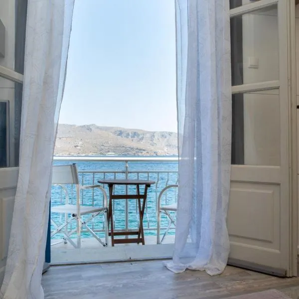 ARTEMIS SUITE: Agia Marina şehrinde bir otel