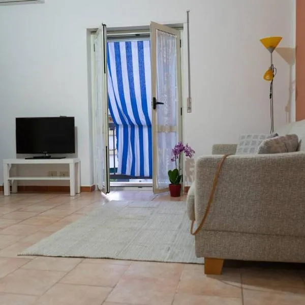 Comodo appartamento a Crotone, hotel in Crotone
