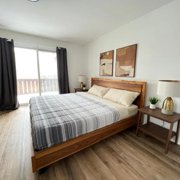 Letitia Heights !E Spacious and Quiet Private Bedroom with Private Bathroom, hotel v destinaci Barrie