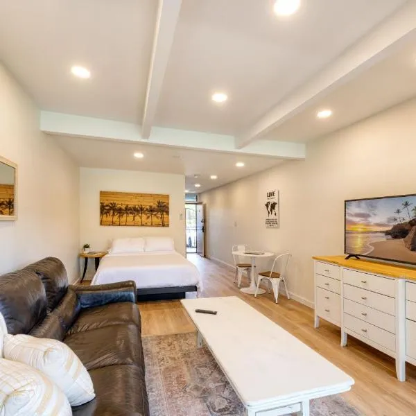 Updated Kihei Studio, Steps to Beach with Pool, Hot Tub & Parking, hotel in Kihei