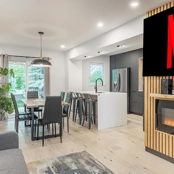 FREE PARKING PRIME LOCATION NEW MODERN CONDO, hotel in Brossard
