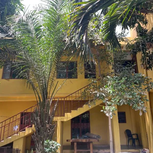 Boli Boli Guesthouse, hotel v destinaci Sere Kunda