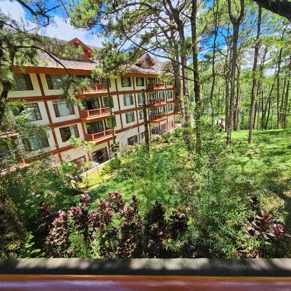 The Forest Lodge at Camp John Hay with balcony and parking privately owned unit 272, hotel di Itogon