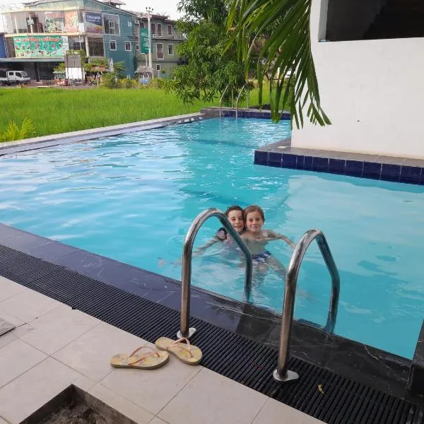 Traveller's Home Hotel, hotel din Debarawewa