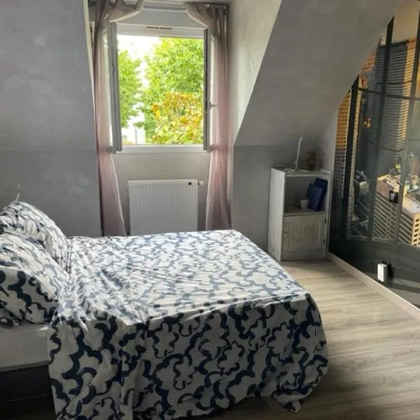 Chambre privée - Proche Disney - Sans repas, hotel in Bussy-Saint-Georges