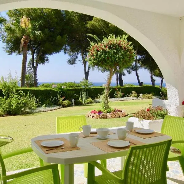 Miraflores Sea View Apartment with Garden, hotel v destinaci Sitio de Calahonda