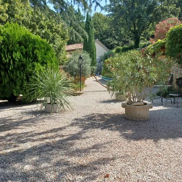 Les Deux Tilleuls, hotel v destinácii Sablet