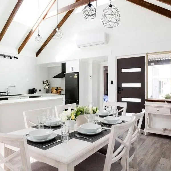 Salt & Pepper; Beautiful Town House in Margs!, viešbutis mieste Rosa Brook