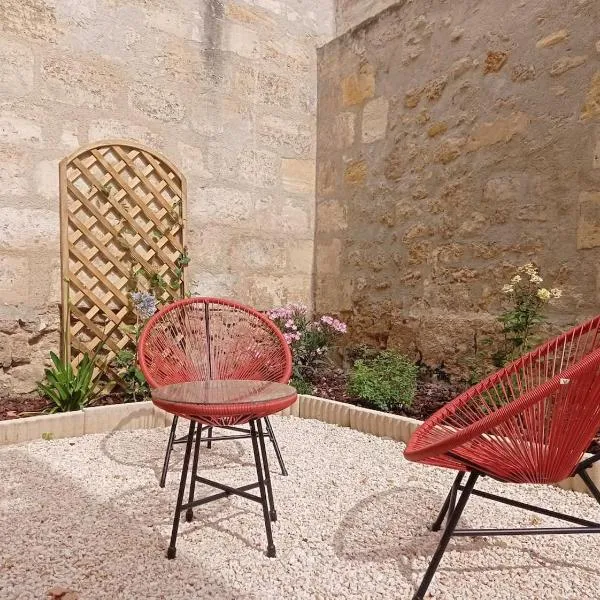 Joli appartement avec jardin / Vieux-Lormont, hôtel à Lormont