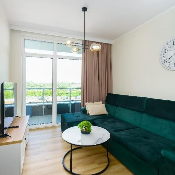 Azure Pearl przy plaży-Darmowy Parking by J-EWELS Apartments, hotel a Sianozety