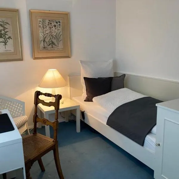 Schönes Zimmer in guter Lage in Aalen/Unterkochen, hotel in Unterkochen