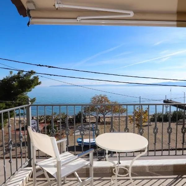 East & West Seaside Apartments, hotel v destinaci Gialtra