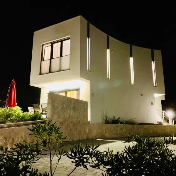 Legacy apartment with jacuzzi, hotel in Novalja