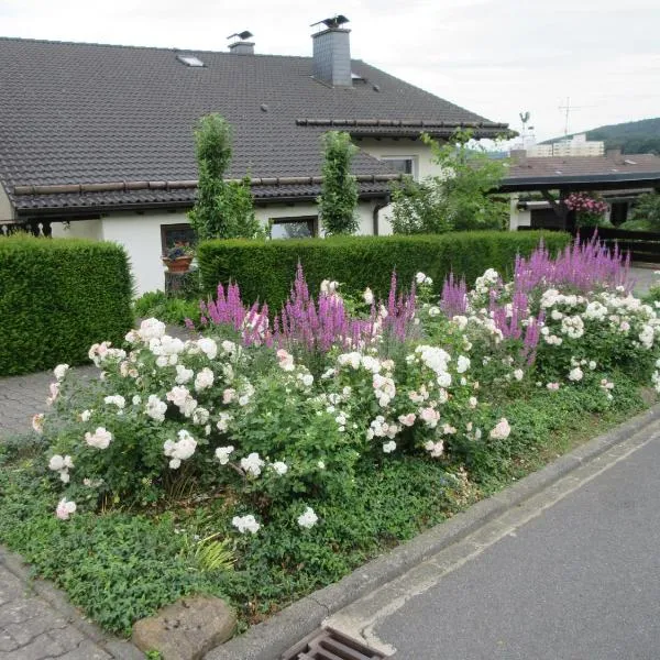 Ferienwohnung Obstgarten, hotel v mestu Bad König