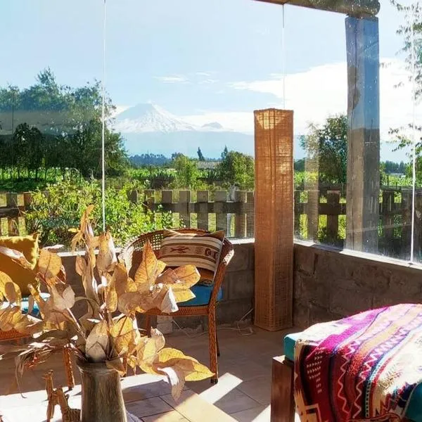 Guest house “Cotopaxi” in LLama-Cabins, hotel v destinaci Toacazo