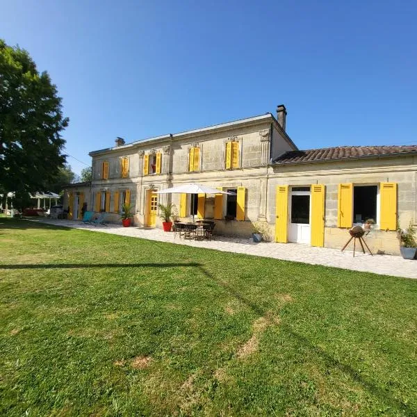 Domaine de La Sarrotte, hotel in Bussac-Forêt