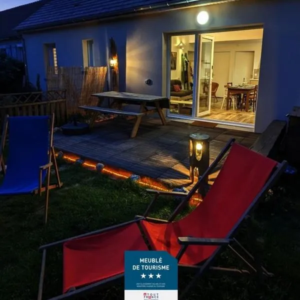 Le Rocky Lodge Large cottage with wooden deck and private garden next to Fontainebleau Forest、Achères-la-Forêtのホテル