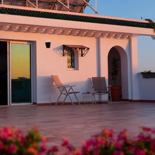 Cozy Studio with Rooftop Terrace & Cityscape Views, hotel Le Bardo városában 