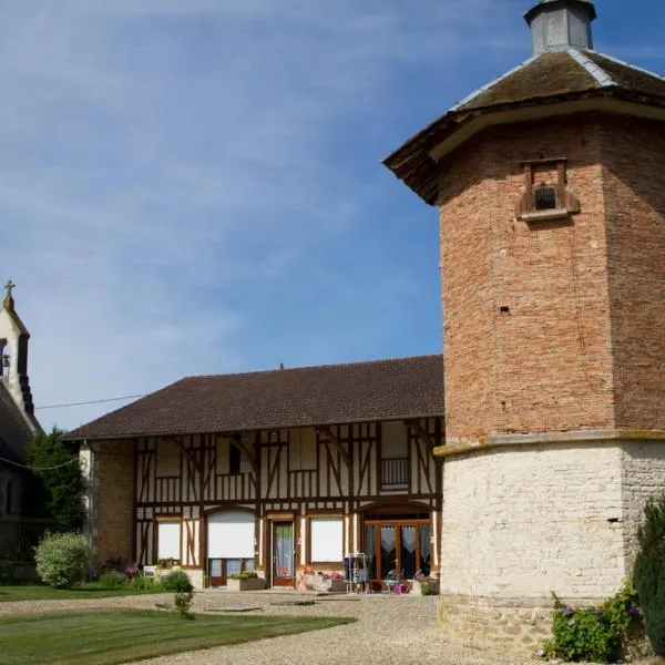Gîtes du Château de Crespy, hotel v destinaci Crespy-le-Neuf