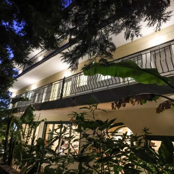 Spanos apartments Anna's lodge, hotel v destinaci Polychrono