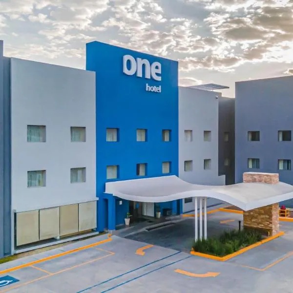 One Saltillo Aeropuerto, hotel i La Aurora