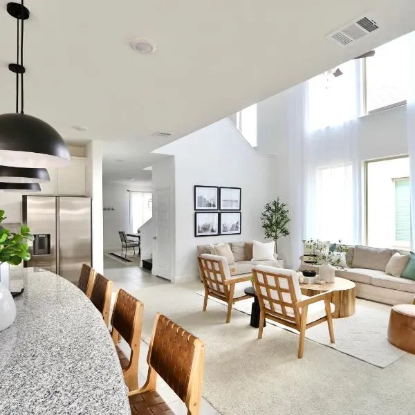 Luxe Living 4-bedroom with fireplace & game room, hotell sihtkohas Little Elm