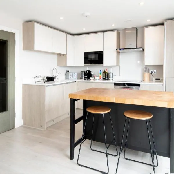 Super Luxe 2-Bed Penthouse apartment Central Maidenhead with parking, hotel di Maidenhead