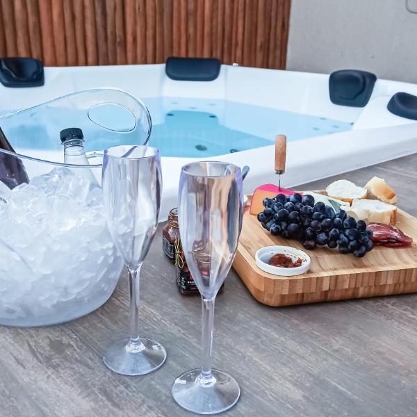 Vila Astra - jacuzzi privativa, telão 120 polegadas, próximo de tudo