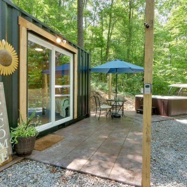 Tiny Home with Hot Tub By Mohican State Park!, hotel in Loudonville