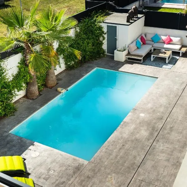 VILLA DE LUXE SUD DE LA FRANCE - PLAGE - PISCINE - JACUZZi, hotelli kohteessa Lattes