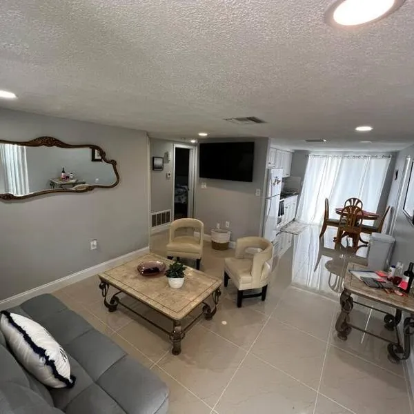 Comfy 2 bedroom apartment, hotel en Port Richey