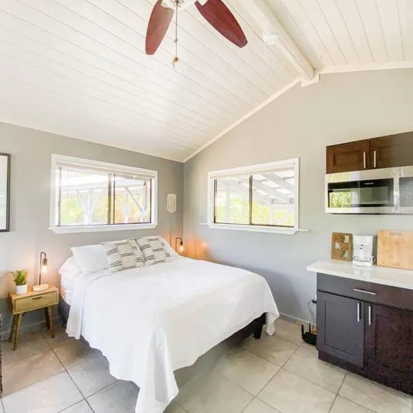 Surf Getaway, Queen Bed, Private Lanai, hotel v destinaci Keaau
