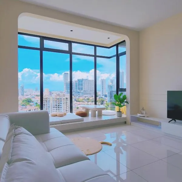 SkyPool with Seaview 8pax Beacon Executive Suites - Georgetown City Centre - 3km to Komtar, hotel in George Town