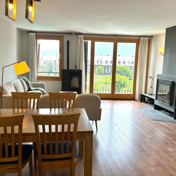 Dúplex amb encant al casc antic d'Esterri i vistes úniques by RURAL D'ÀNEU, hotell sihtkohas Esterri d'Àneu