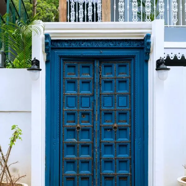 ELIVAAS Signature 5 BHK with Pvt Pool, Entertainment Room & Glass House - Bludoor, hotel a Marmagao