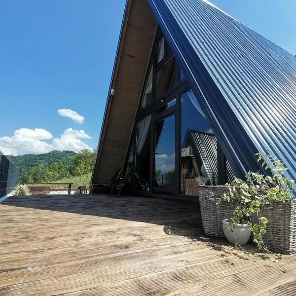 Stone Chalets - LUNA, hotel v destinaci Jajce
