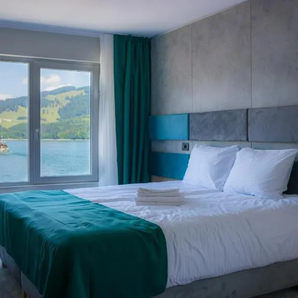 Hotel Plutitor Lebăda, готель у місті Біказ