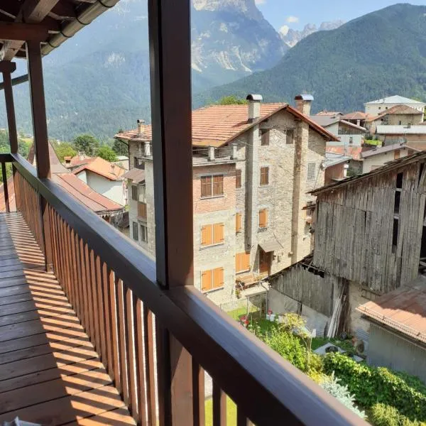 Camera con vista, khách sạn ở Calalzo