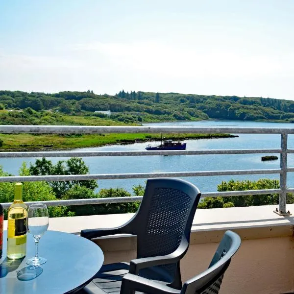 Stunning apartment Clifden, hotel in Callow