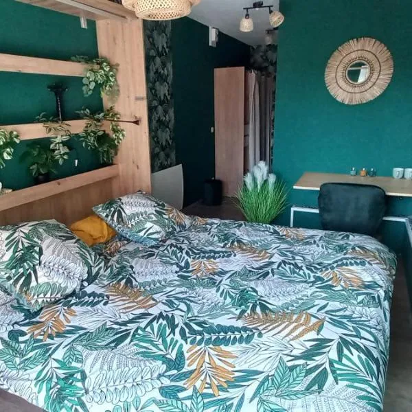 Chambre indépendante piscine en saison petit déjeuner inclus, viešbutis mieste Véretz