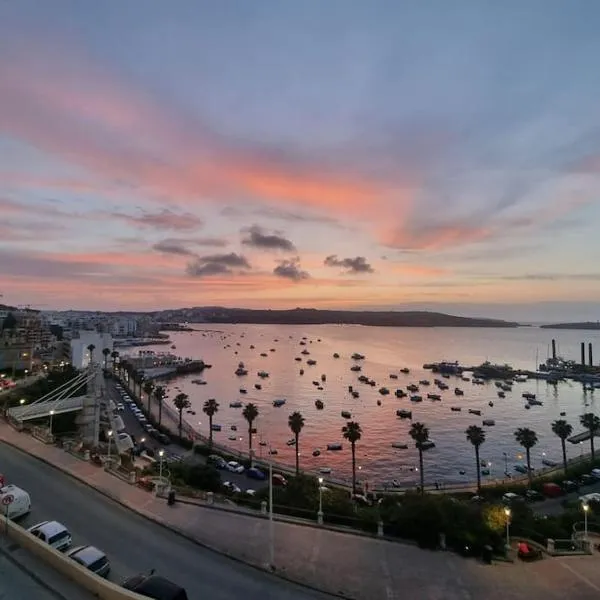 Sea front Apartment, hotel in St. Paul's Bay