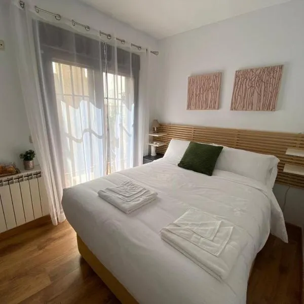 El Mondalindo Habitación intima con patio, hotel in Lozoyuela