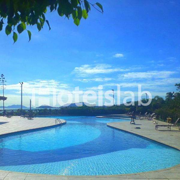 C148 Lindo apartamento em condomínio de frente para o mar