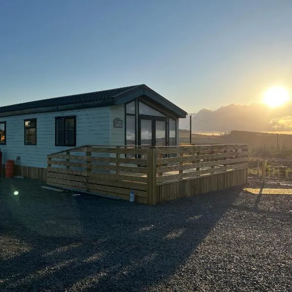 Maneight Luxury Lodge with hot tub, hotel v destinaci New Cumnock