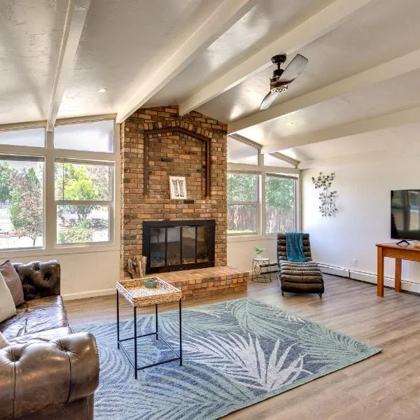 Grand Junction Vacation Rental with Patio and Grill!, hotel in Grand Junction