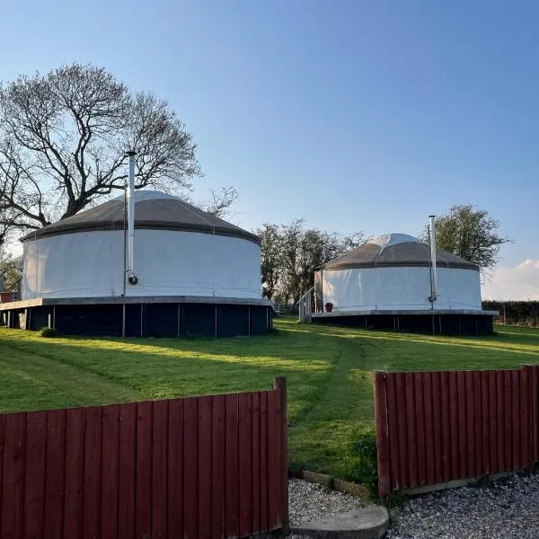 The Yurts at Burnt House Farm, hotel v destinaci Newport